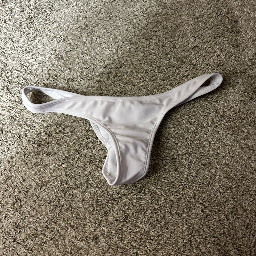 Scrunched thong bikini bottom